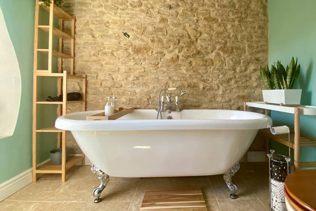 The Explorers Rest - Cottage - Frome Buckland Dinham Екстериор снимка